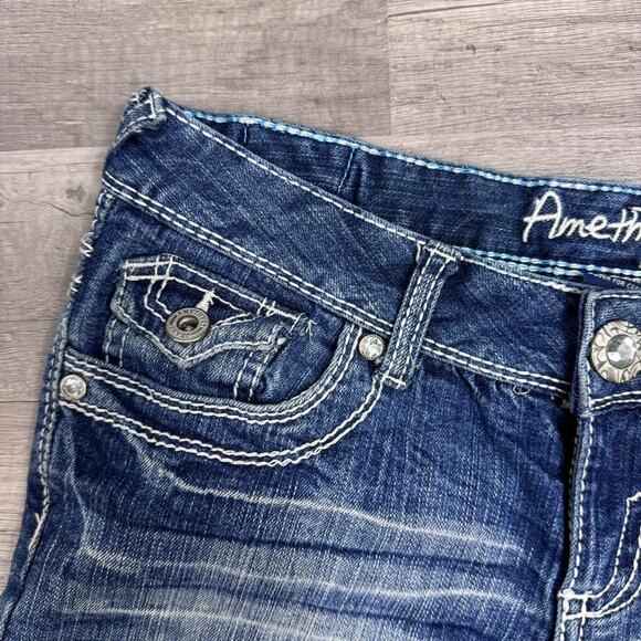 Low Rise Jean Shorts with Back Pockets Stitching Size 3 Y2K 00s Style - Picture 5 of 7